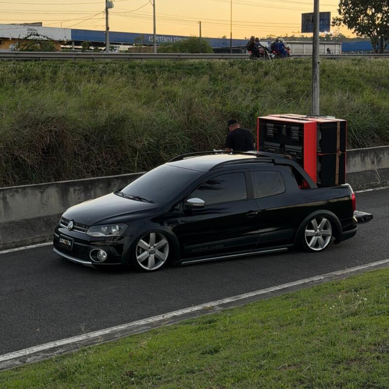 Saveiro Cross com susp a ar e